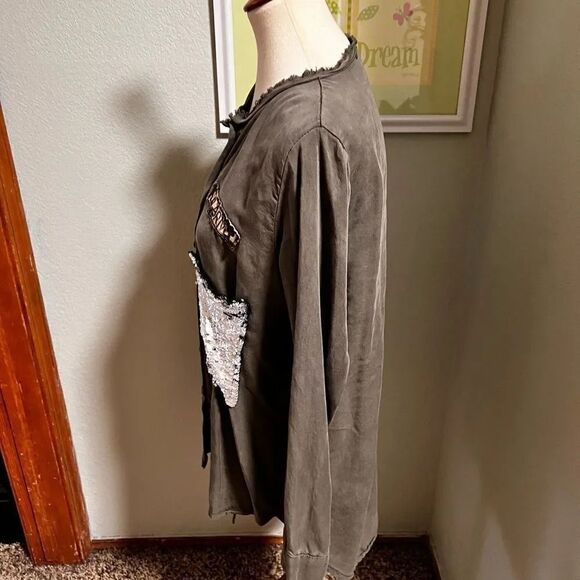 Fun Army Long Sleeve Small Down Shirt size Medium #148 - Picture 4 of 6